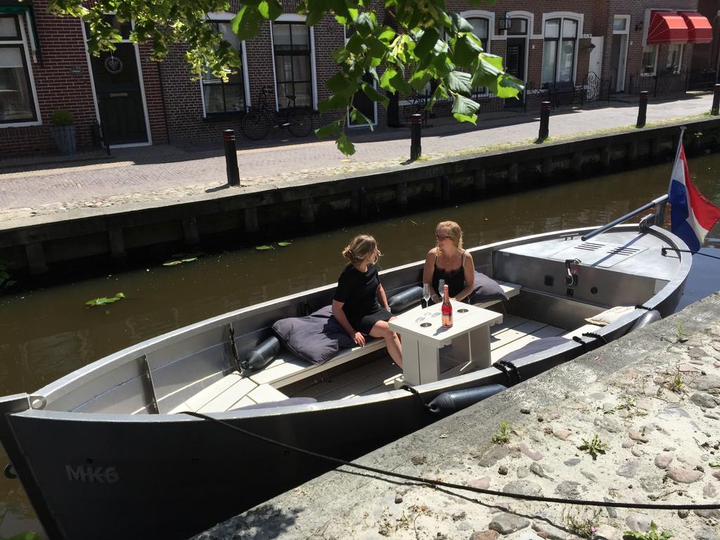 B&B Het Herenhuys Aan De Historische Gracht Van Kollum Luaran gambar