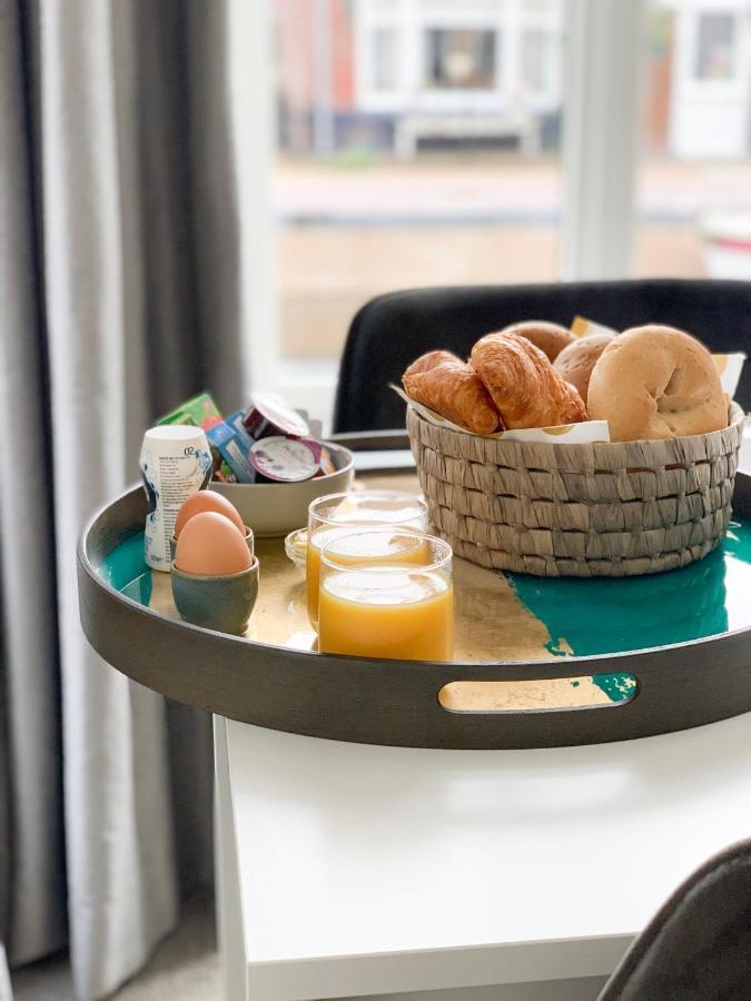 B&B Het Herenhuys Aan De Historische Gracht Van Kollum Luaran gambar