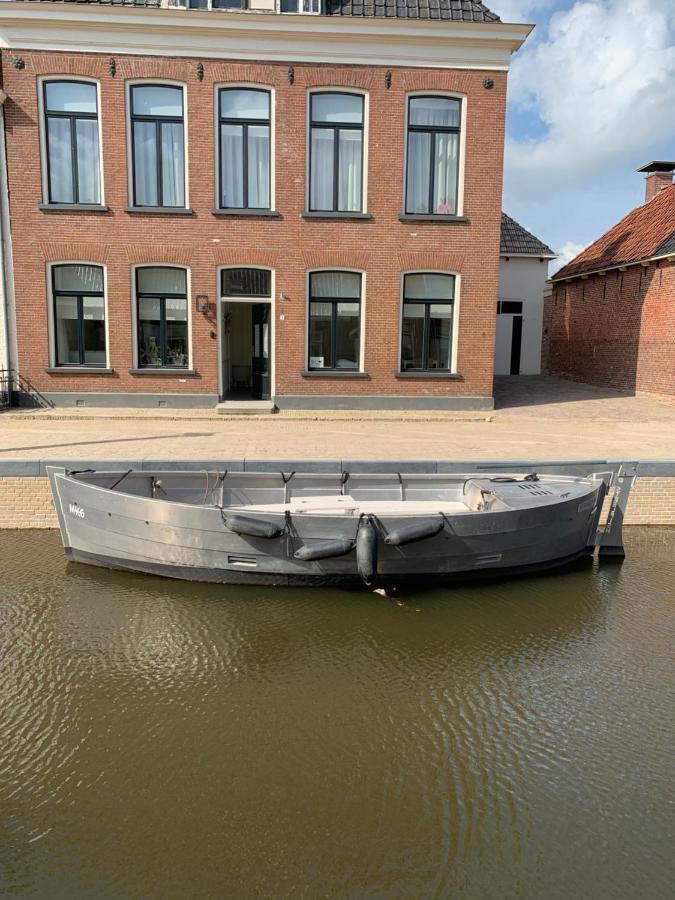 B&B Het Herenhuys Aan De Historische Gracht Van Kollum Luaran gambar